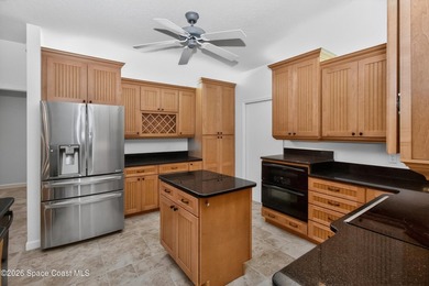 Welcome to this just repainted, impeccably maintained - photo 16