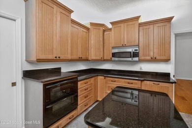 Welcome to this just repainted, impeccably maintained - photo 17