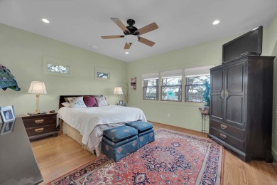 Stunning 4-bedroom, 3.5-bath custom-designed waterfront home - photo 11