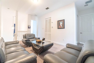 Welcome to this beautifully maintained 3-bed, 2.5-bath corner - photo 13