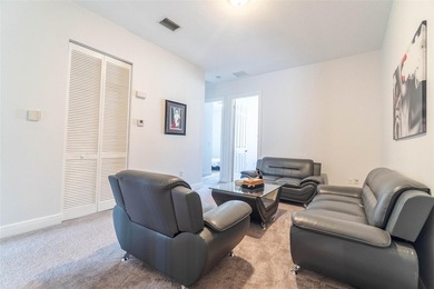 Welcome to this beautifully maintained 3-bed, 2.5-bath corner - photo 14
