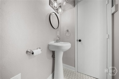 Located in Savannah's desirable Midtown area in the sought-after - photo 15