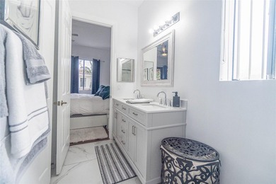 Welcome to this beautifully maintained 3-bed, 2.5-bath corner - photo 17