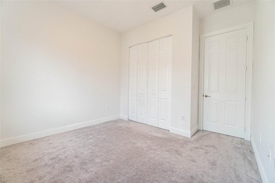 Welcome to this beautifully maintained 3-bed, 2.5-bath corner - photo 21