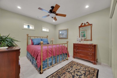 Stunning 4-bedroom, 3.5-bath custom-designed waterfront home - photo 22