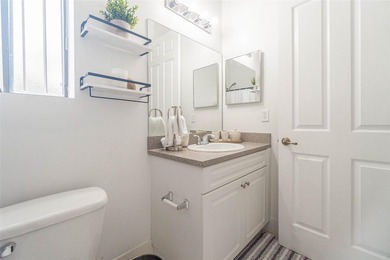 Welcome to this beautifully maintained 3-bed, 2.5-bath corner - photo 24