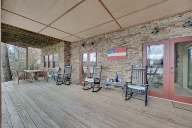 Stunning 4-bedroom, 3.5-bath custom-designed waterfront home - photo 29