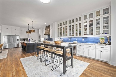 SPECTACULAR 2024 BUILDER'S DREAM WATERFRONT RETREAT IN GATED OAK - photo 9