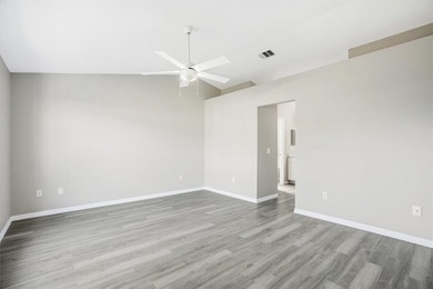 Fully renovated and move-in ready. Modern finishes, new - photo 13