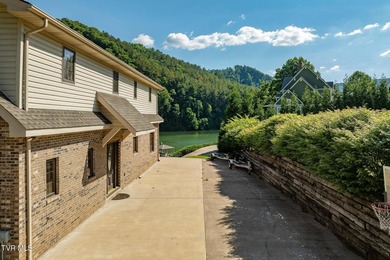 LUXURY LAKEFRONT RETREAT ON WATAUGA LAKE!! Welcome to the - photo 17