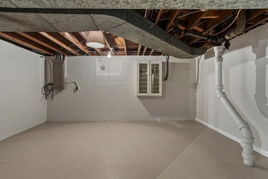 Mid Century sprawling home offers so many spaces to entertain - photo 27