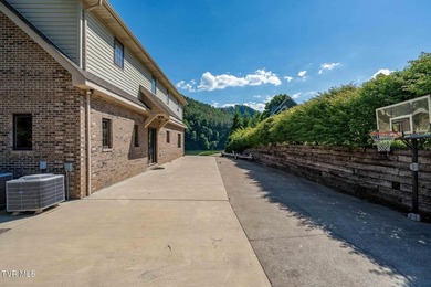 LUXURY LAKEFRONT RETREAT ON WATAUGA LAKE!! Welcome to the - photo 29