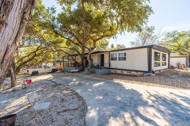 Unique and spacious home! 5 Bedrooms and 3 Full bathrooms, ALL - photo 3