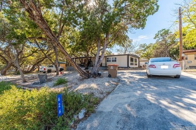 Unique and spacious home! 5 Bedrooms and 3 Full bathrooms, ALL - photo 4