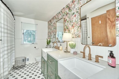 Welcome home to this beautifully updated 4-bedroom, 2-bath - photo 28