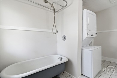 Move-In Ready!! ALL Fresh paint throughout: Ceilings, walls - photo 33