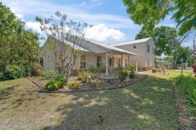 A rare custom-built retreat surrounded by the natural beauty of - photo 6