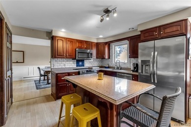 Beautiful 4-bedroom Colonial in the highly sought-after - photo 11
