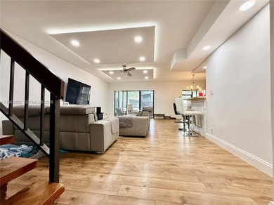 (private lake, pond, coastal) Condo For Sale in Plantation Florida