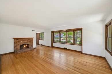 Spacious 4 bedroom, 2 full bathroom Cape Cod nestled on a - photo 5