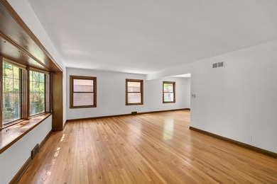 Spacious 4 bedroom, 2 full bathroom Cape Cod nestled on a - photo 6