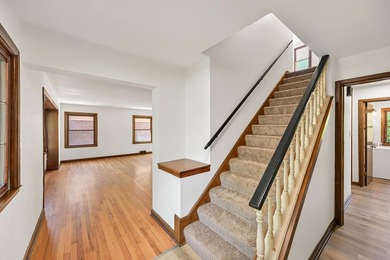Spacious 4 bedroom, 2 full bathroom Cape Cod nestled on a - photo 8