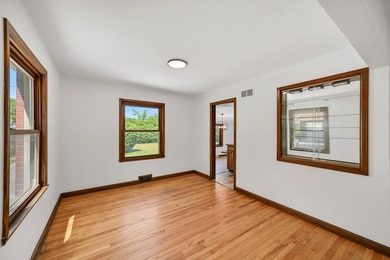 Spacious 4 bedroom, 2 full bathroom Cape Cod nestled on a - photo 9