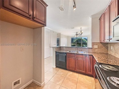 Welcome to this beautifully maintained 3-bedroom, 3-bathroom - photo 7