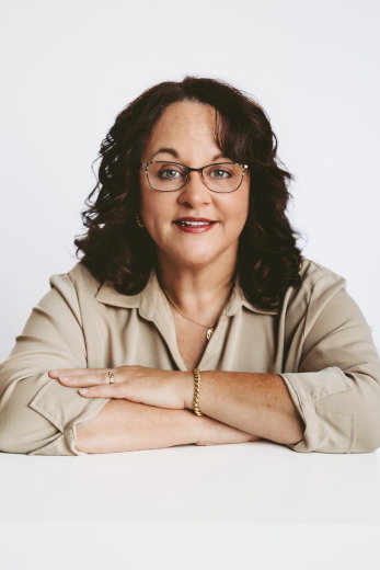 Stacey Arnold with Housman Partners Real Estate in KY advertising on LakeHouse.com