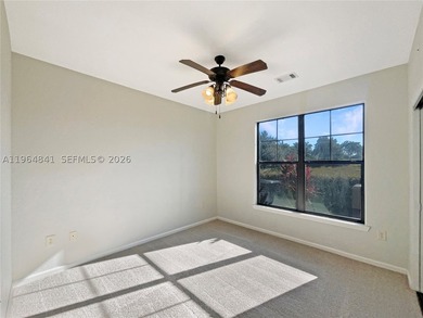 Welcome to this beautifully maintained 3-bedroom, 3-bathroom - photo 8