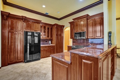 Beautiful Mediterranean-style 1-story home on a desirable corner - photo 20