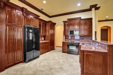 Beautiful Mediterranean-style 1-story home on a desirable corner - photo 22