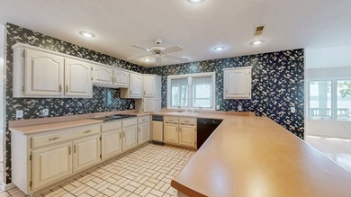 THIS ARCHITECT DESIGNED, 3943 SQ FT LAKEFRONT CONTEMPORARY HOME - photo 22