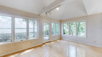 THIS ARCHITECT DESIGNED, 3943 SQ FT LAKEFRONT CONTEMPORARY HOME - photo 26