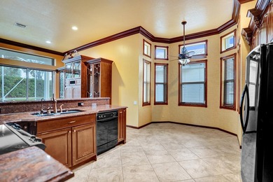 Beautiful Mediterranean-style 1-story home on a desirable corner - photo 28