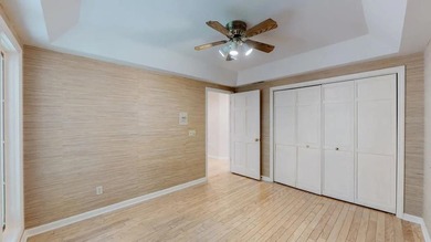THIS ARCHITECT DESIGNED, 3943 SQ FT LAKEFRONT CONTEMPORARY HOME - photo 30