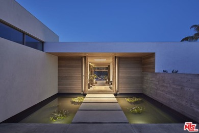 A new contemporary, this Point Dume residence designed by - photo 3