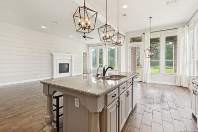 Prime location! Move-in ready one-story home with abundant - photo 9