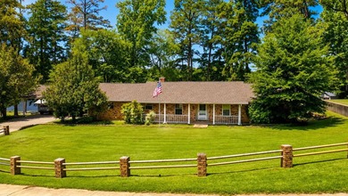 Welcome to The Homeplace, a private lakeside retreat in Hughes - photo 1