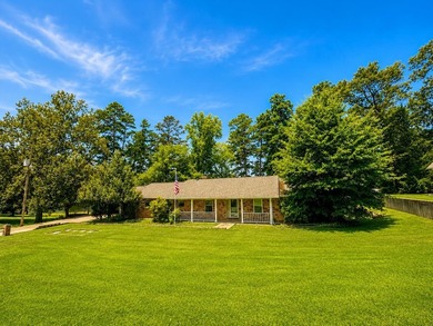 Welcome to The Homeplace, a private lakeside retreat in Hughes - photo 2