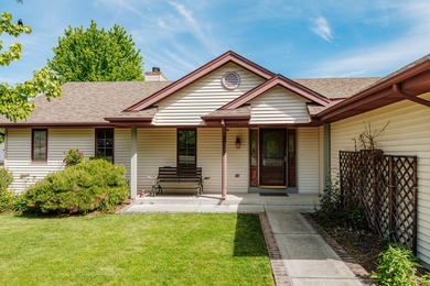 Sizable 3 BR, 2.5 BA 2.5 car att. split bedroom ranch with - photo 6
