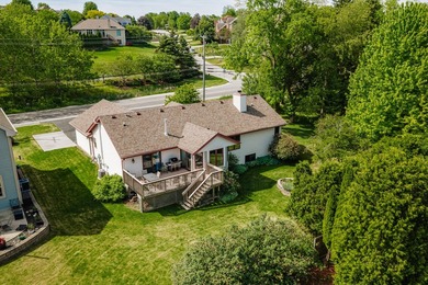 Sizable 3 BR, 2.5 BA 2.5 car att. split bedroom ranch with - photo 8