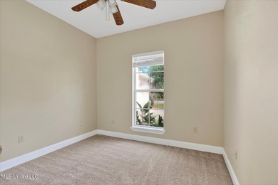 Fantastic location near the North Rec pool and playground! This - photo 29