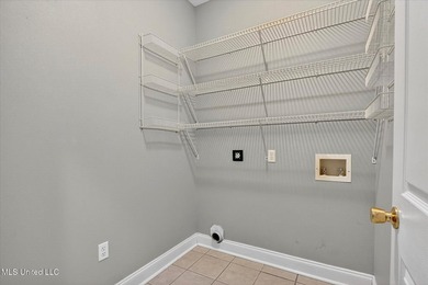 Fantastic location near the North Rec pool and playground! This - photo 32