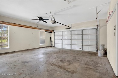 Fantastic location near the North Rec pool and playground! This - photo 33