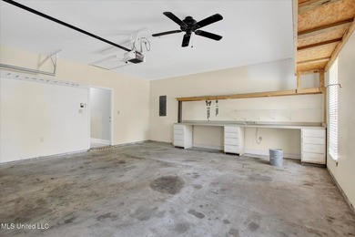 Fantastic location near the North Rec pool and playground! This - photo 34