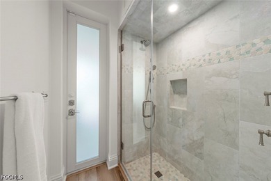 Beautiful fully reimagined and updated home in the private golf - photo 40