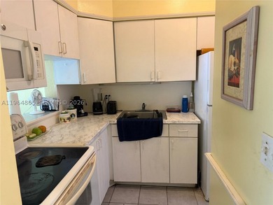 Enjoy relaxed waterfront living in this first-floor 1-bedroom - photo 6