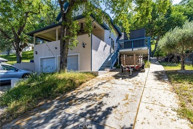 PRICE REDUCED! Located in the gated lake community of Oak Shores - photo 2