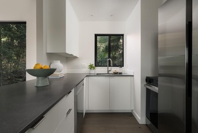 Ideally situated between the Upper East and Lower Riviera, this - photo 11